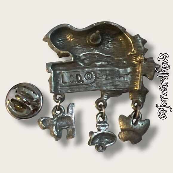 1990s LCD Pewter Cat Pin with Dangling Charms – Signed Lindsay Claire Designs - Picture 5 of 8
